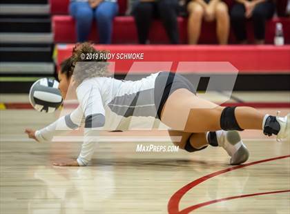 Thumbnail 3 in Mater Dei Catholic vs. Tri-City Christian (CIF SDS D3 Finals) photogallery.