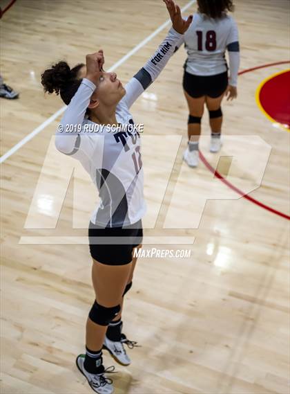 Thumbnail 1 in Mater Dei Catholic vs. Tri-City Christian (CIF SDS D3 Finals) photogallery.