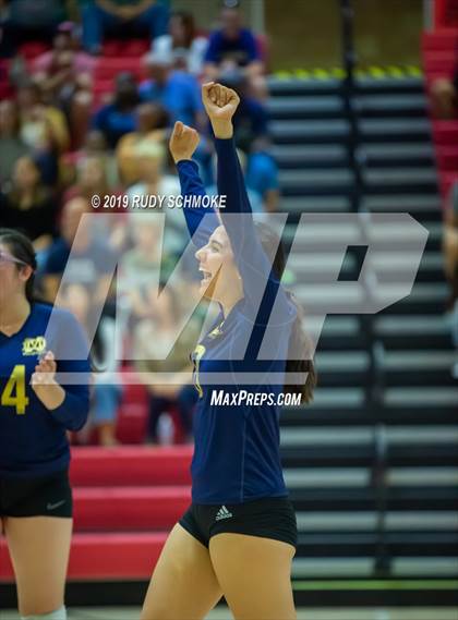 Thumbnail 3 in Mater Dei Catholic vs. Tri-City Christian (CIF SDS D3 Finals) photogallery.