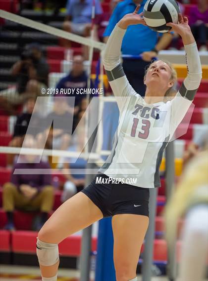 Thumbnail 2 in Mater Dei Catholic vs. Tri-City Christian (CIF SDS D3 Finals) photogallery.