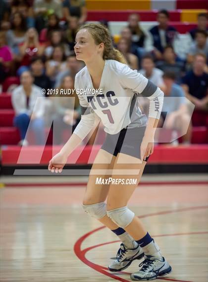 Thumbnail 2 in Mater Dei Catholic vs. Tri-City Christian (CIF SDS D3 Finals) photogallery.
