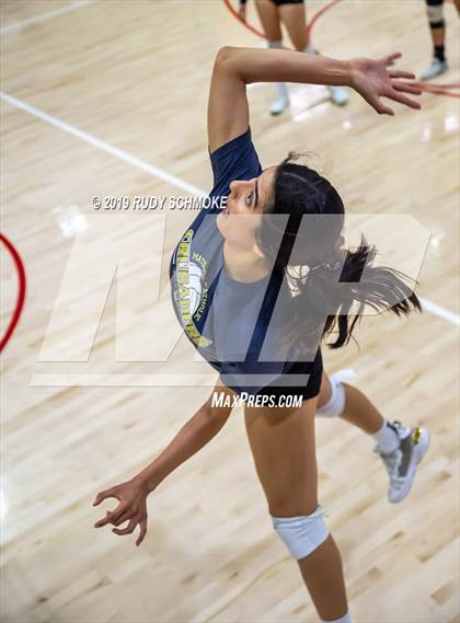 Thumbnail 2 in Mater Dei Catholic vs. Tri-City Christian (CIF SDS D3 Finals) photogallery.