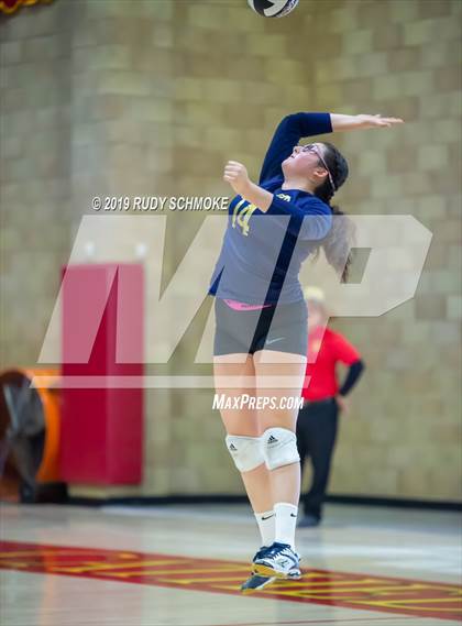 Thumbnail 2 in Mater Dei Catholic vs. Tri-City Christian (CIF SDS D3 Finals) photogallery.