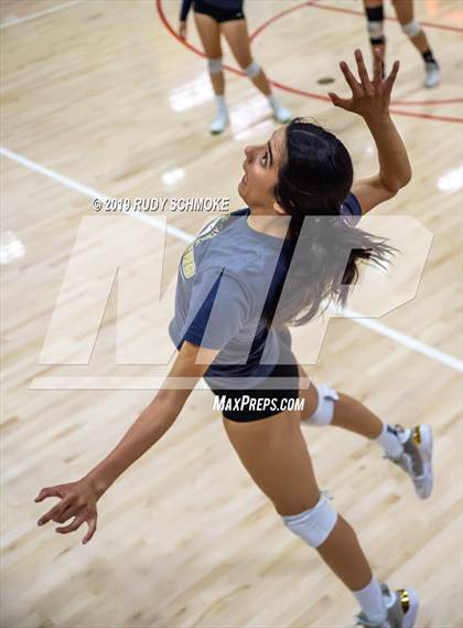 Thumbnail 1 in Mater Dei Catholic vs. Tri-City Christian (CIF SDS D3 Finals) photogallery.