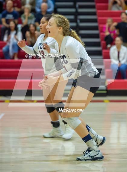 Thumbnail 1 in Mater Dei Catholic vs. Tri-City Christian (CIF SDS D3 Finals) photogallery.