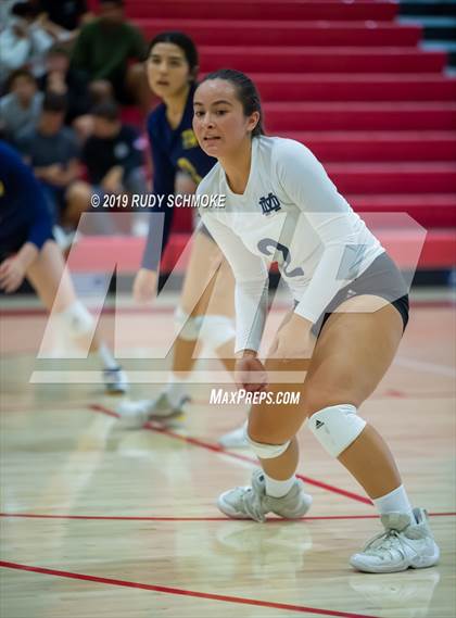 Thumbnail 3 in Mater Dei Catholic vs. Tri-City Christian (CIF SDS D3 Finals) photogallery.