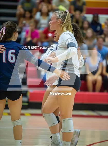 Thumbnail 3 in Mater Dei Catholic vs. Tri-City Christian (CIF SDS D3 Finals) photogallery.