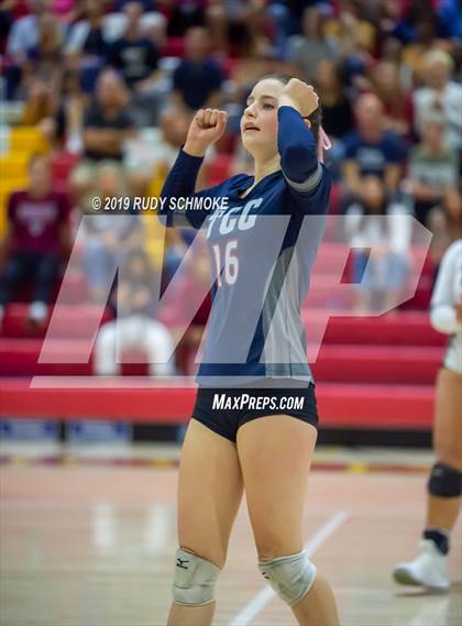 Thumbnail 2 in Mater Dei Catholic vs. Tri-City Christian (CIF SDS D3 Finals) photogallery.
