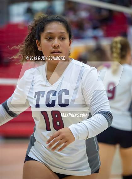 Thumbnail 3 in Mater Dei Catholic vs. Tri-City Christian (CIF SDS D3 Finals) photogallery.