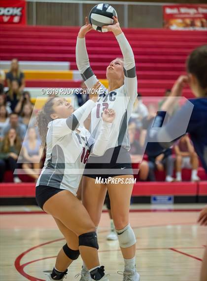 Thumbnail 1 in Mater Dei Catholic vs. Tri-City Christian (CIF SDS D3 Finals) photogallery.