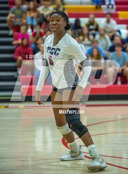 Thumbnail 2 in Mater Dei Catholic vs. Tri-City Christian (CIF SDS D3 Finals) photogallery.