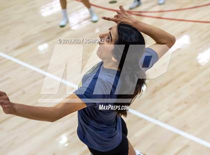 Thumbnail 3 in Mater Dei Catholic vs. Tri-City Christian (CIF SDS D3 Finals) photogallery.