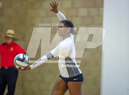 Thumbnail 3 in Mater Dei Catholic vs. Tri-City Christian (CIF SDS D3 Finals) photogallery.