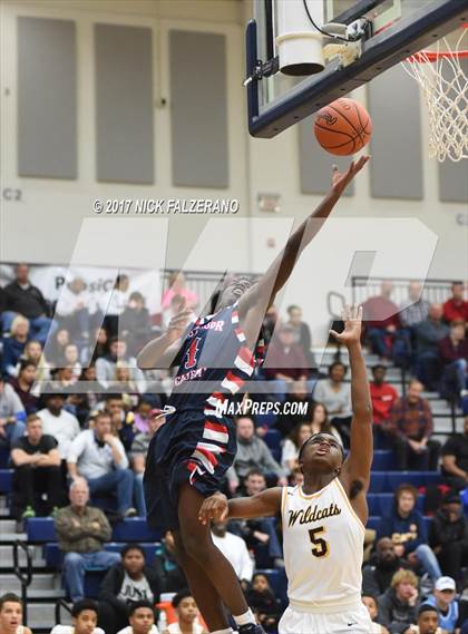 Thumbnail 2 in Eastmoor Academy vs. Springfield photogallery.