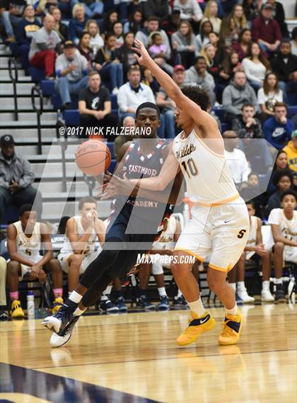 Thumbnail 3 in Eastmoor Academy vs. Springfield photogallery.