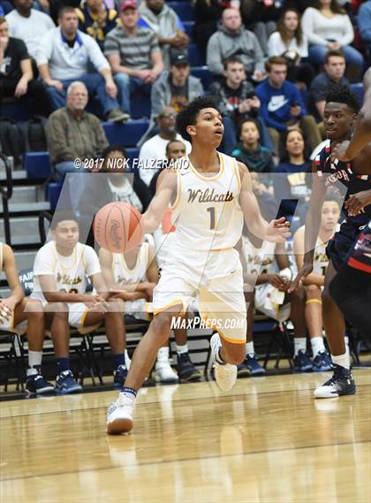 Thumbnail 1 in Eastmoor Academy vs. Springfield photogallery.