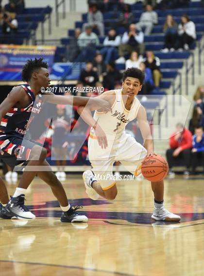 Thumbnail 3 in Eastmoor Academy vs. Springfield photogallery.