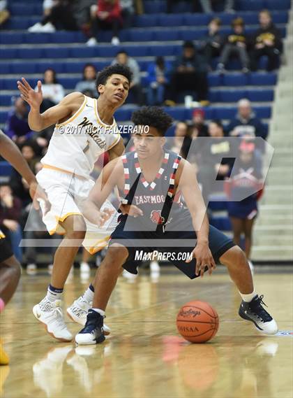 Thumbnail 3 in Eastmoor Academy vs. Springfield photogallery.