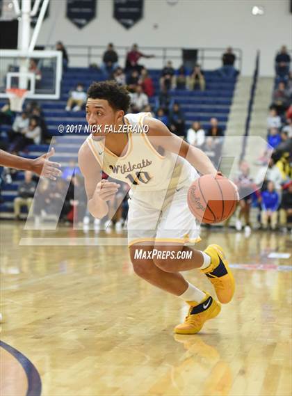 Thumbnail 2 in Eastmoor Academy vs. Springfield photogallery.