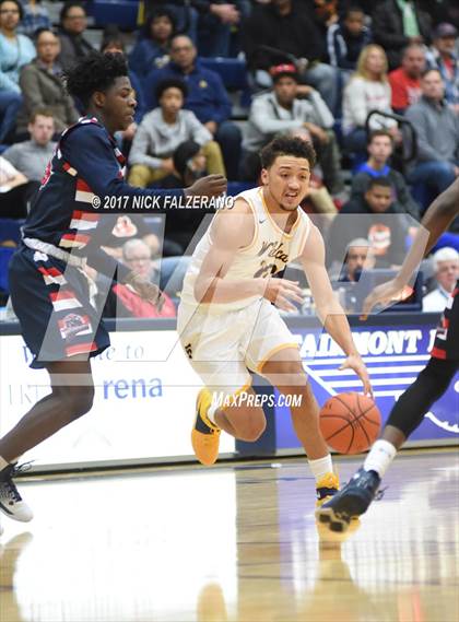 Thumbnail 3 in Eastmoor Academy vs. Springfield photogallery.