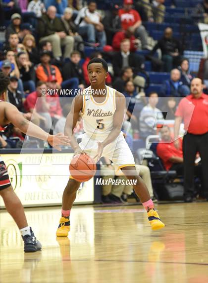Thumbnail 1 in Eastmoor Academy vs. Springfield photogallery.