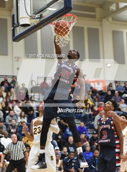 Thumbnail 2 in Eastmoor Academy vs. Springfield photogallery.