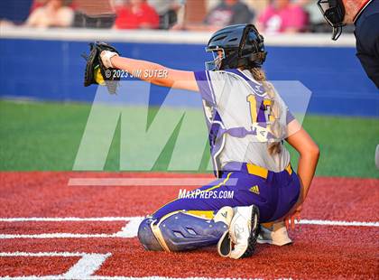 Thumbnail 2 in Granger vs Bremond (UIL 2A Reg IV Quarterfinal) photogallery.