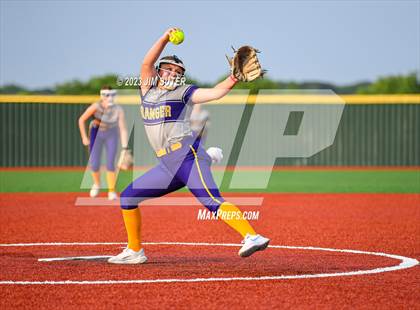 Thumbnail 1 in Granger vs Bremond (UIL 2A Reg IV Quarterfinal) photogallery.