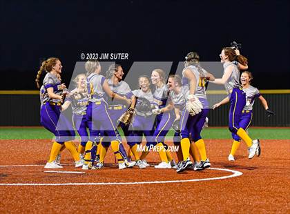 Thumbnail 2 in Granger vs Bremond (UIL 2A Reg IV Quarterfinal) photogallery.
