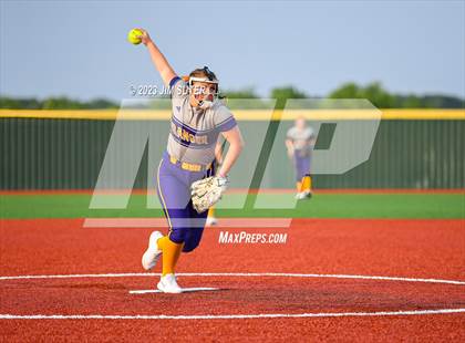 Thumbnail 1 in Granger vs Bremond (UIL 2A Reg IV Quarterfinal) photogallery.