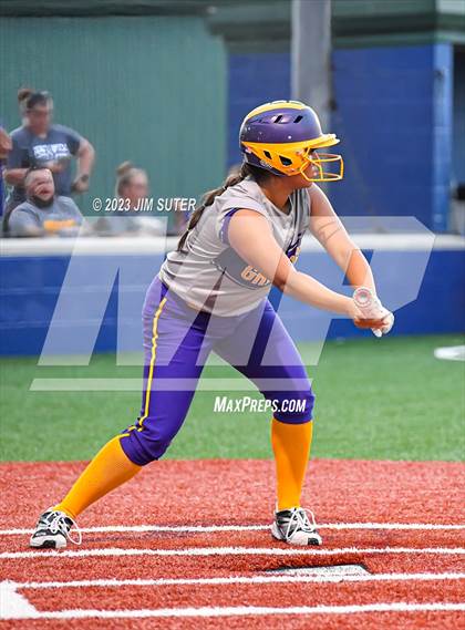 Thumbnail 2 in Granger vs Bremond (UIL 2A Reg IV Quarterfinal) photogallery.