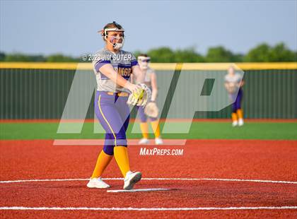 Thumbnail 2 in Granger vs Bremond (UIL 2A Reg IV Quarterfinal) photogallery.