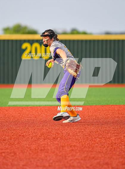 Thumbnail 2 in Granger vs Bremond (UIL 2A Reg IV Quarterfinal) photogallery.