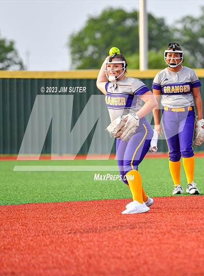 Thumbnail 2 in Granger vs Bremond (UIL 2A Reg IV Quarterfinal) photogallery.