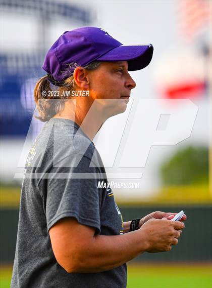 Thumbnail 2 in Granger vs Bremond (UIL 2A Reg IV Quarterfinal) photogallery.