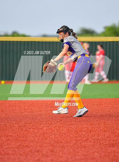 Thumbnail 1 in Granger vs Bremond (UIL 2A Reg IV Quarterfinal) photogallery.