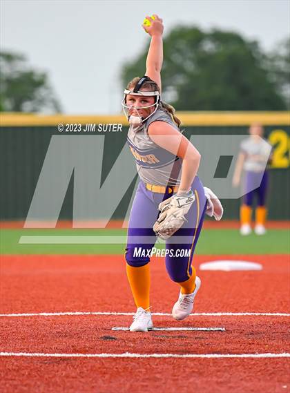 Thumbnail 1 in Granger vs Bremond (UIL 2A Reg IV Quarterfinal) photogallery.