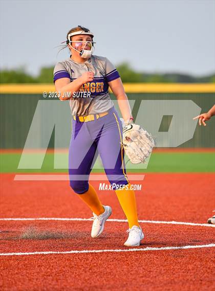 Thumbnail 1 in Granger vs Bremond (UIL 2A Reg IV Quarterfinal) photogallery.