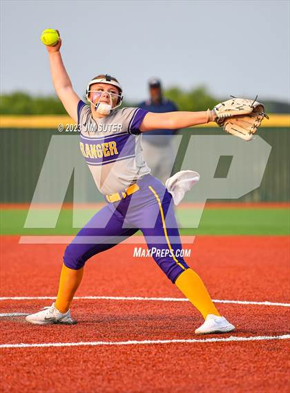 Thumbnail 2 in Granger vs Bremond (UIL 2A Reg IV Quarterfinal) photogallery.