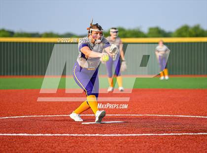 Thumbnail 1 in Granger vs Bremond (UIL 2A Reg IV Quarterfinal) photogallery.