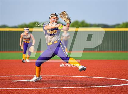Thumbnail 2 in Granger vs Bremond (UIL 2A Reg IV Quarterfinal) photogallery.