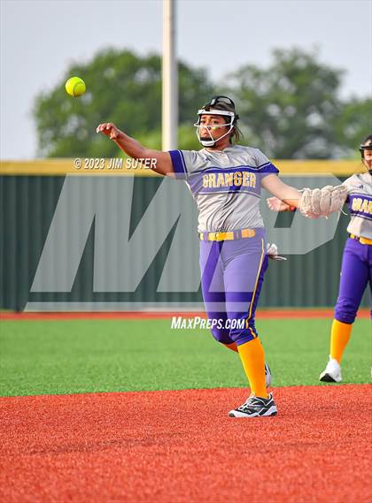 Thumbnail 2 in Granger vs Bremond (UIL 2A Reg IV Quarterfinal) photogallery.