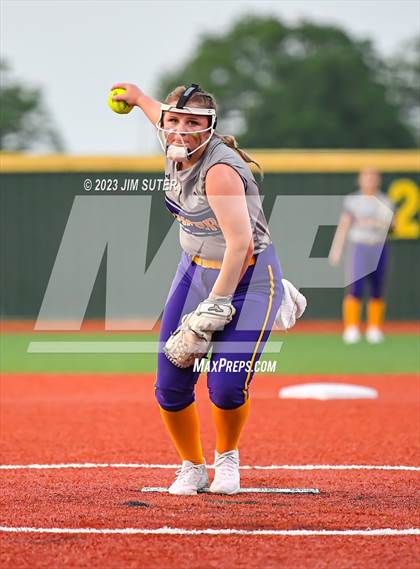 Thumbnail 2 in Granger vs Bremond (UIL 2A Reg IV Quarterfinal) photogallery.