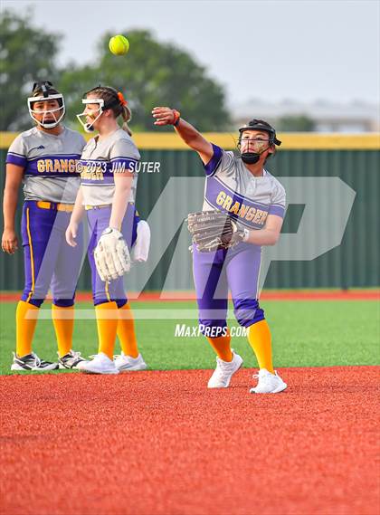 Thumbnail 1 in Granger vs Bremond (UIL 2A Reg IV Quarterfinal) photogallery.