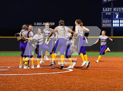 Thumbnail 1 in Granger vs Bremond (UIL 2A Reg IV Quarterfinal) photogallery.