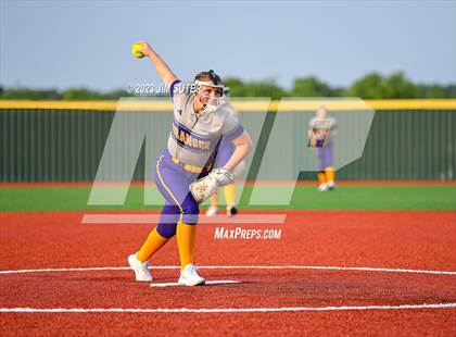 Thumbnail 3 in Granger vs Bremond (UIL 2A Reg IV Quarterfinal) photogallery.