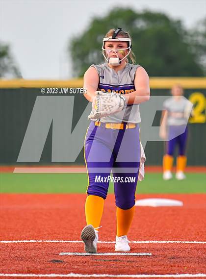 Thumbnail 2 in Granger vs Bremond (UIL 2A Reg IV Quarterfinal) photogallery.