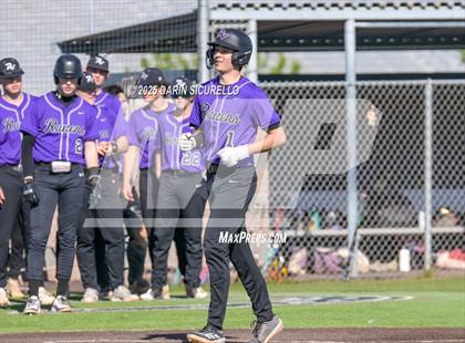 Thumbnail 2 in Santa Barbara vs. Ridgeview (Coach Bob Invitational) photogallery.