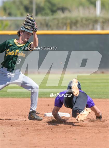 Thumbnail 2 in Santa Barbara vs. Ridgeview (Coach Bob Invitational) photogallery.