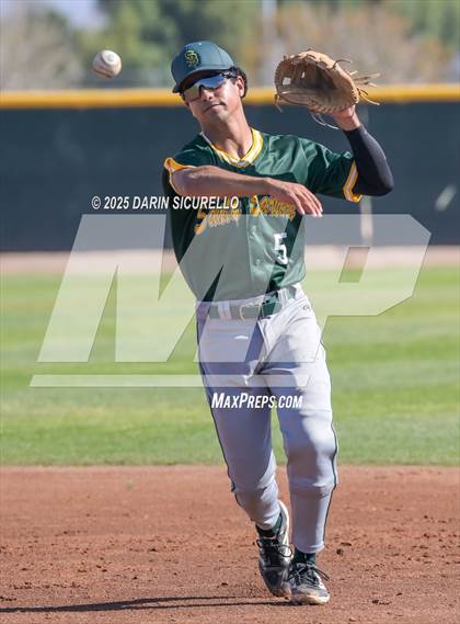 Thumbnail 1 in Santa Barbara vs. Ridgeview (Coach Bob Invitational) photogallery.